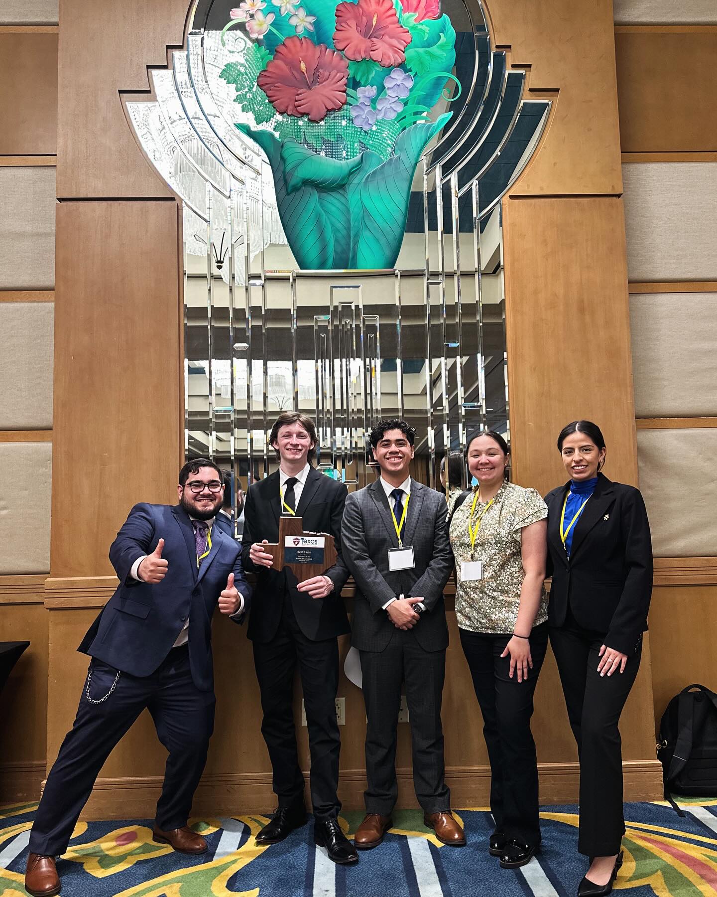 A group photo of the student government group after winning their award.